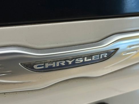 Used 2017 Chrysler Pacifica Touring-L image 14