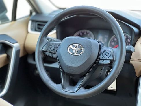 Used 2019 Toyota RAV4 LE image 30