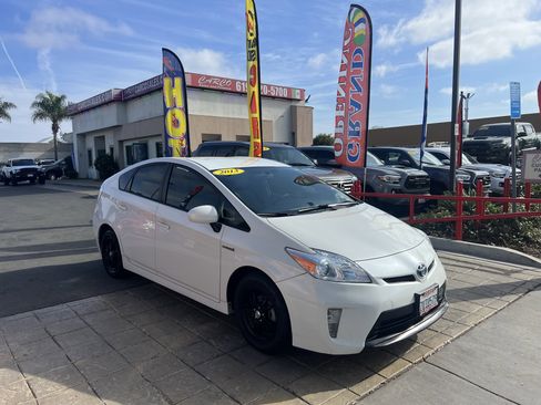 Used 2013 Toyota Prius Two image 2