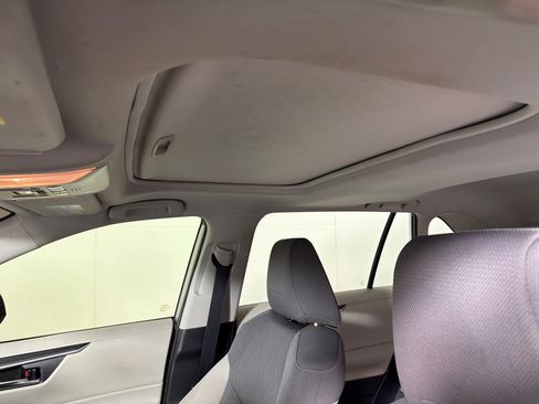 Used 2021 Toyota RAV4 XLE w/ Convenience Package AWD/4WD image 12
