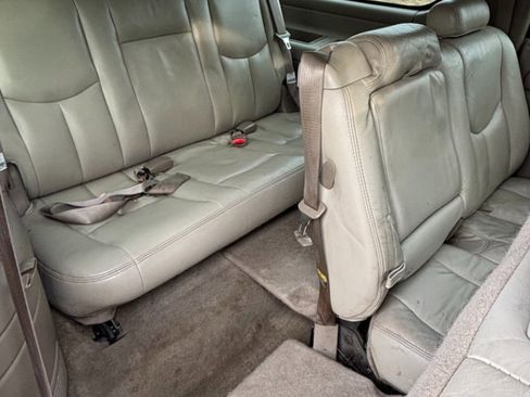 Used 2004 Chevrolet Suburban LT w/ Preferred Equipment Group image 22