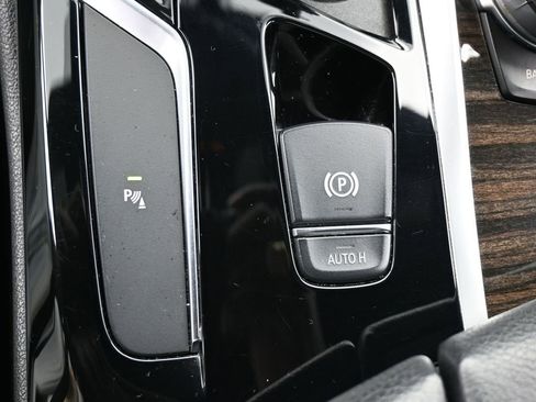 Used 2020 BMW 530i w/ Convenience Package image 23