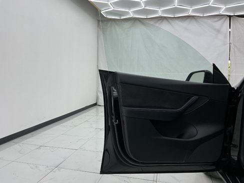 Used 2021 Tesla Model Y Long Range AWD/4WD image 18