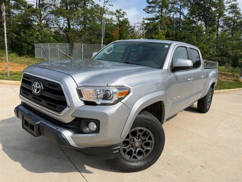 Used 2017 Toyota Tacoma SR5 w/ Tow Package AWD/4WD image 1