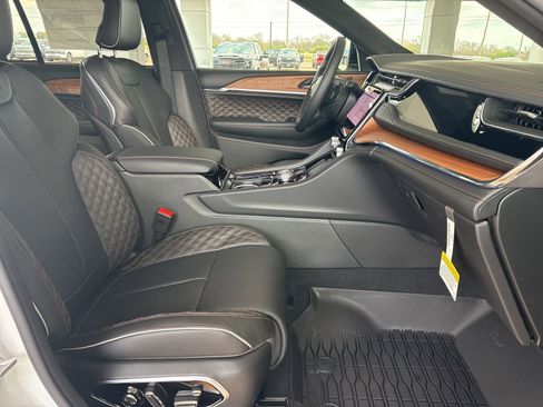 New 2025 Jeep Grand Cherokee Summit image 15