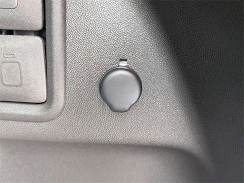 Used 2022 Chevrolet Equinox LT image 29