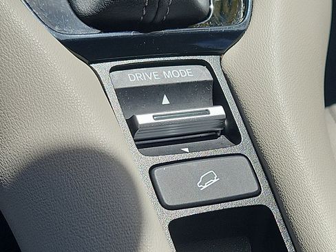 Used 2025 Honda HR-V LX image 24