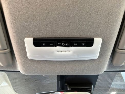 Used 2025 Nissan Versa SV FWD image 15