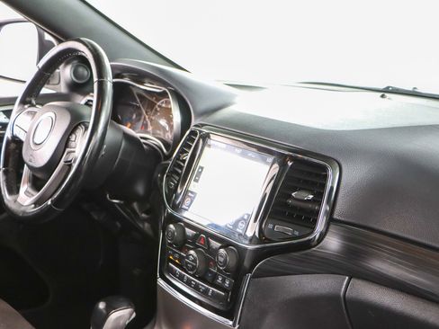 Used 2020 Jeep Grand Cherokee Altitude image 26