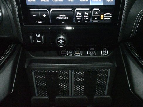 Used 2025 RAM 1500 Limited AWD/4WD image 34