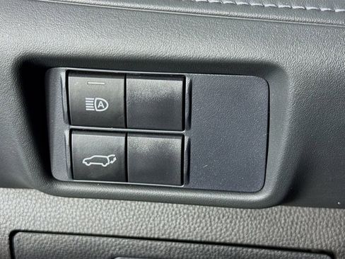 Used 2021 Toyota Highlander XLE image 14