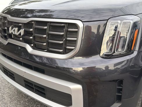 Used 2025 Kia Telluride S FWD image 4