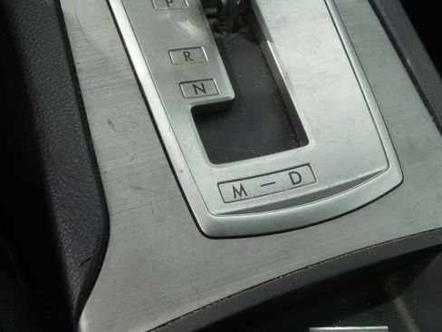 Used 2010 Subaru Outback 2.5i image 21