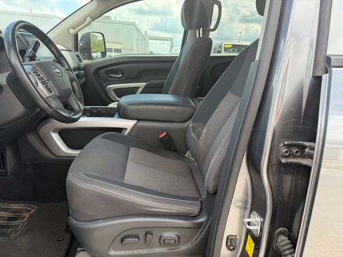 Used 2023 Nissan Titan SV w/ SV Convenience Package RWD image 14