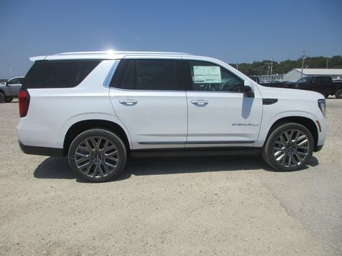 New 2026 GMC Yukon Denali Ultimate AWD/4WD image 3
