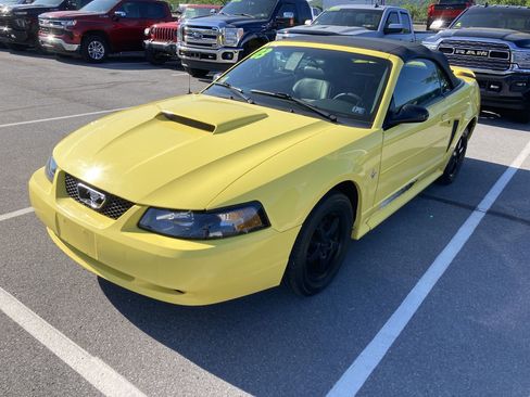 Used 2003 Ford Mustang Convertible RWD image 1