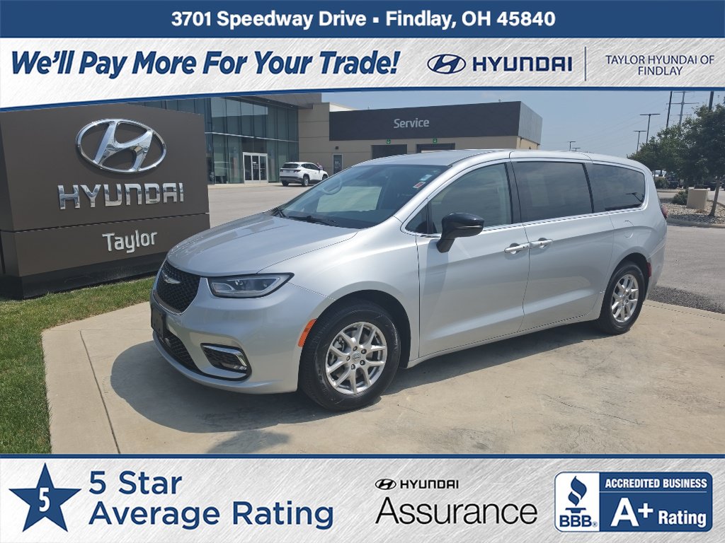 Used 2024 Chrysler Pacifica Touring-L FWD image 1