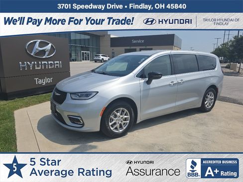 Used 2024 Chrysler Pacifica Touring-L FWD image 1