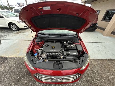 Used 2017 Hyundai Elantra Limited w/ Limited Tech Package 04 FWD image 9