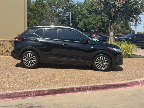 Used 2023 Nissan Kicks SV FWD image 7