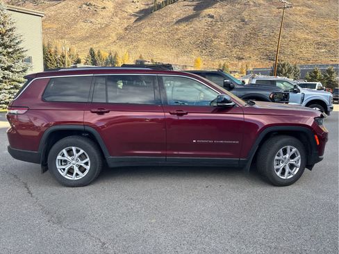 Used 2022 Jeep Grand Cherokee L Limited image 10