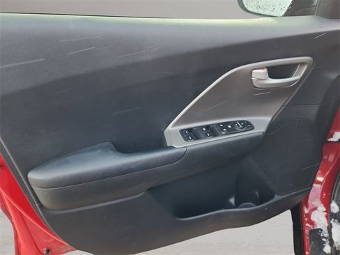 Used 2018 Kia Niro LX image 14