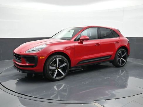 Certified 2025 Porsche Macan AWD/4WD image 1