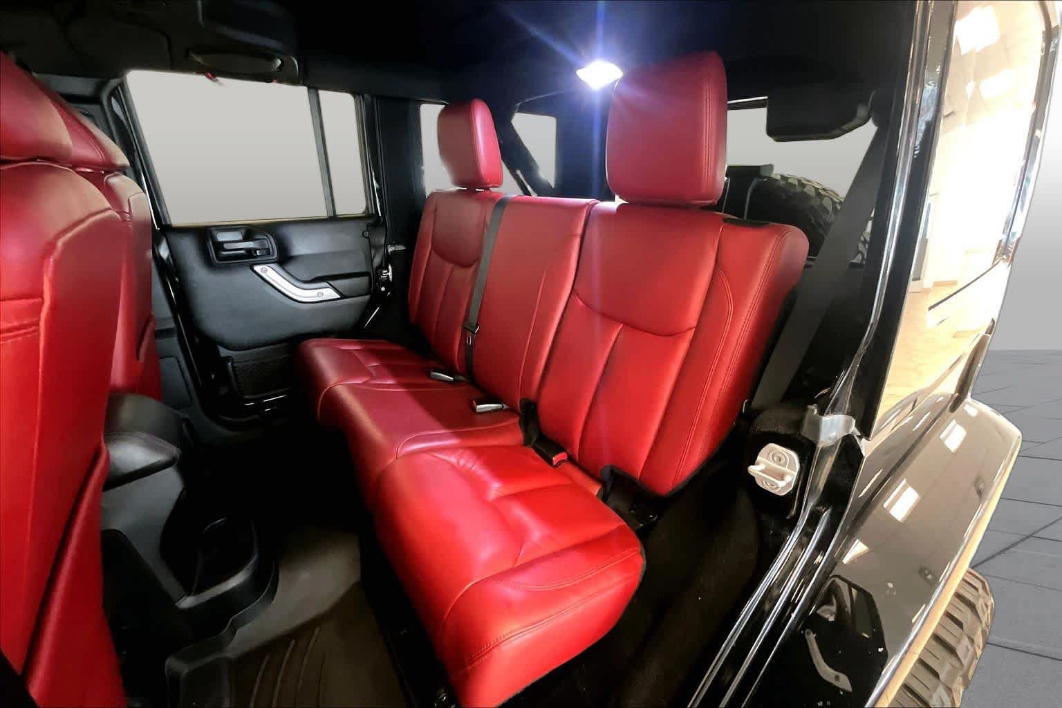 Used 2013 Jeep Wrangler Unlimited Rubicon AWD/4WD image 17