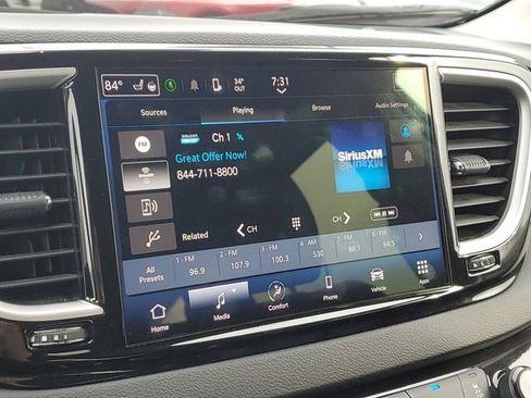 Used 2024 Chrysler Pacifica Touring-L FWD image 14