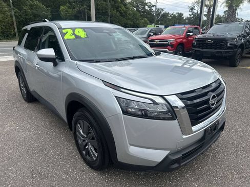 Used 2024 Nissan Pathfinder SV AWD/4WD image 10
