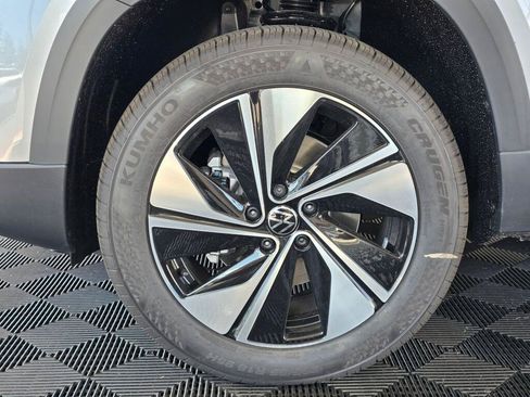 New 2026 Volkswagen Taos SE AWD/4WD image 10