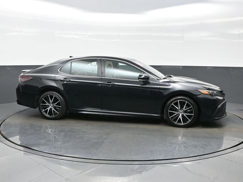 Used 2023 Toyota Camry SE FWD image 7