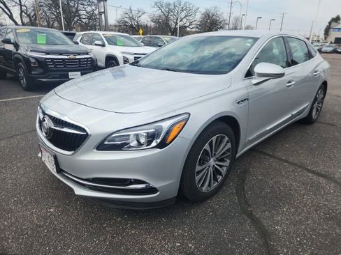 Used 2017 Buick LaCrosse Essence image 3