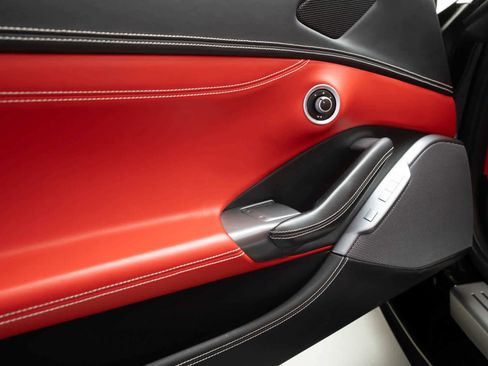 Used 2020 Ferrari Portofino RWD image 16