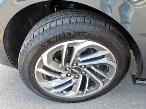 Used 2025 Lincoln Navigator Reserve image 9