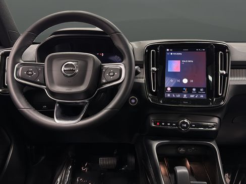 Used 2023 Volvo XC40 B5 Plus AWD/4WD image 11