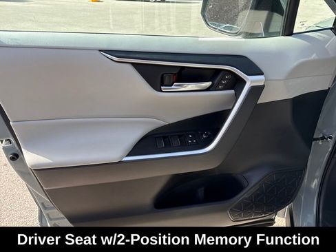 Used 2021 Toyota RAV4 XLE Premium image 13