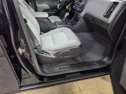 Used 2022 Chevrolet Colorado W/T w/ WT Convenience Package AWD/4WD image 16