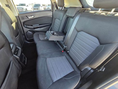 Used 2019 Ford Edge SE image 25