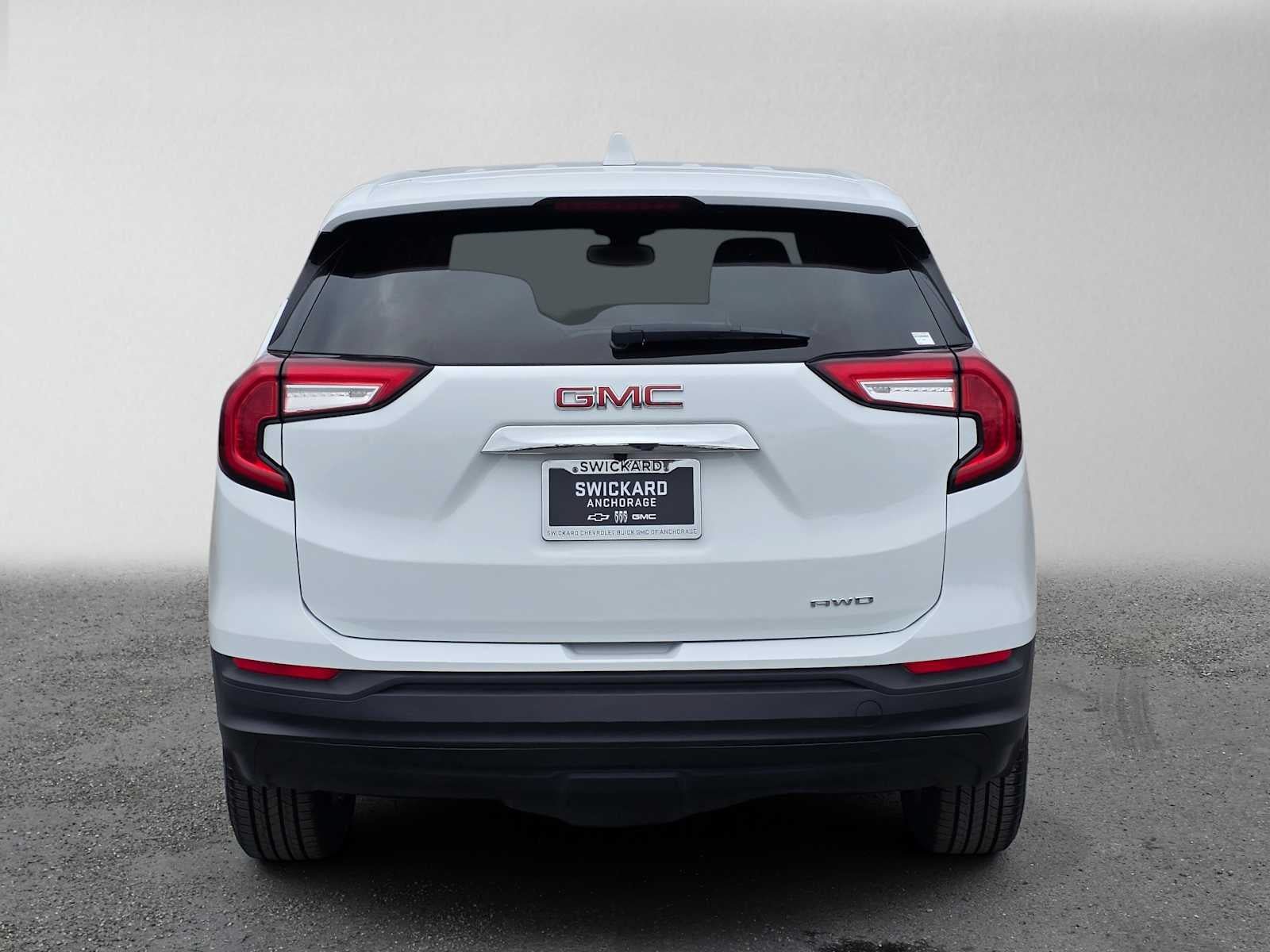 Used 2024 GMC Terrain SLE AWD/4WD image 4