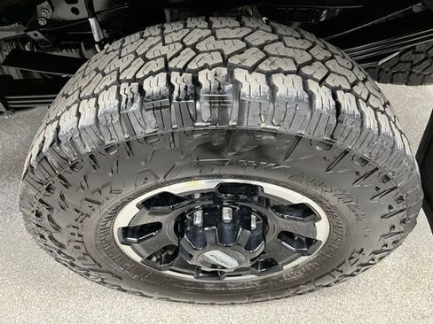 Used 2025 Ford F350 Platinum w/ Tremor Off-Road Package AWD/4WD image 14