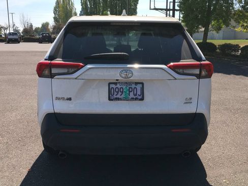 Used 2024 Toyota RAV4 LE AWD/4WD image 5