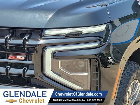 Used 2025 Chevrolet Suburban Z71 AWD/4WD image 17