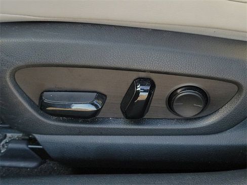 Used 2019 Lexus UX 200 w/ Premium Package image 19