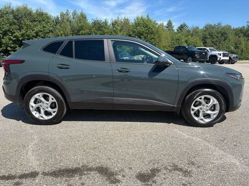 Used 2025 Chevrolet Trax LS w/ LS Convenience Package FWD image 9