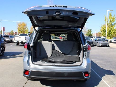 Used 2017 Toyota Highlander Limited Platinum image 10