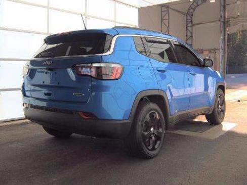 Used 2020 Jeep Compass Latitude FWD image 4