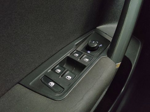 Used 2020 Volkswagen Tiguan S image 27