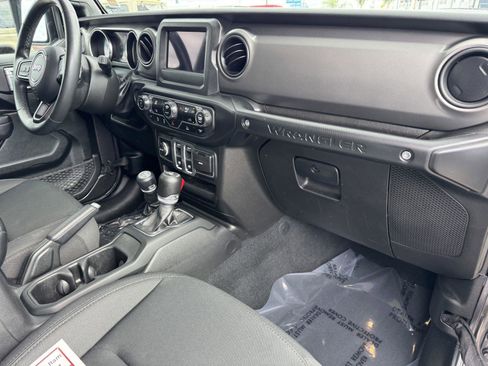 Used 2022 Jeep Wrangler Sport AWD/4WD image 7
