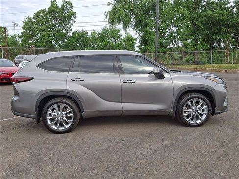 Certified 2026 Toyota Highlander Limited AWD/4WD image 28